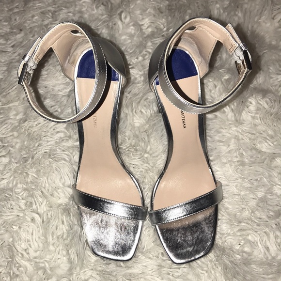 🔥HP🔥Stuart Weitzman silver sandals🔥🔥🔥🔥🔥 - Picture 2 of 6